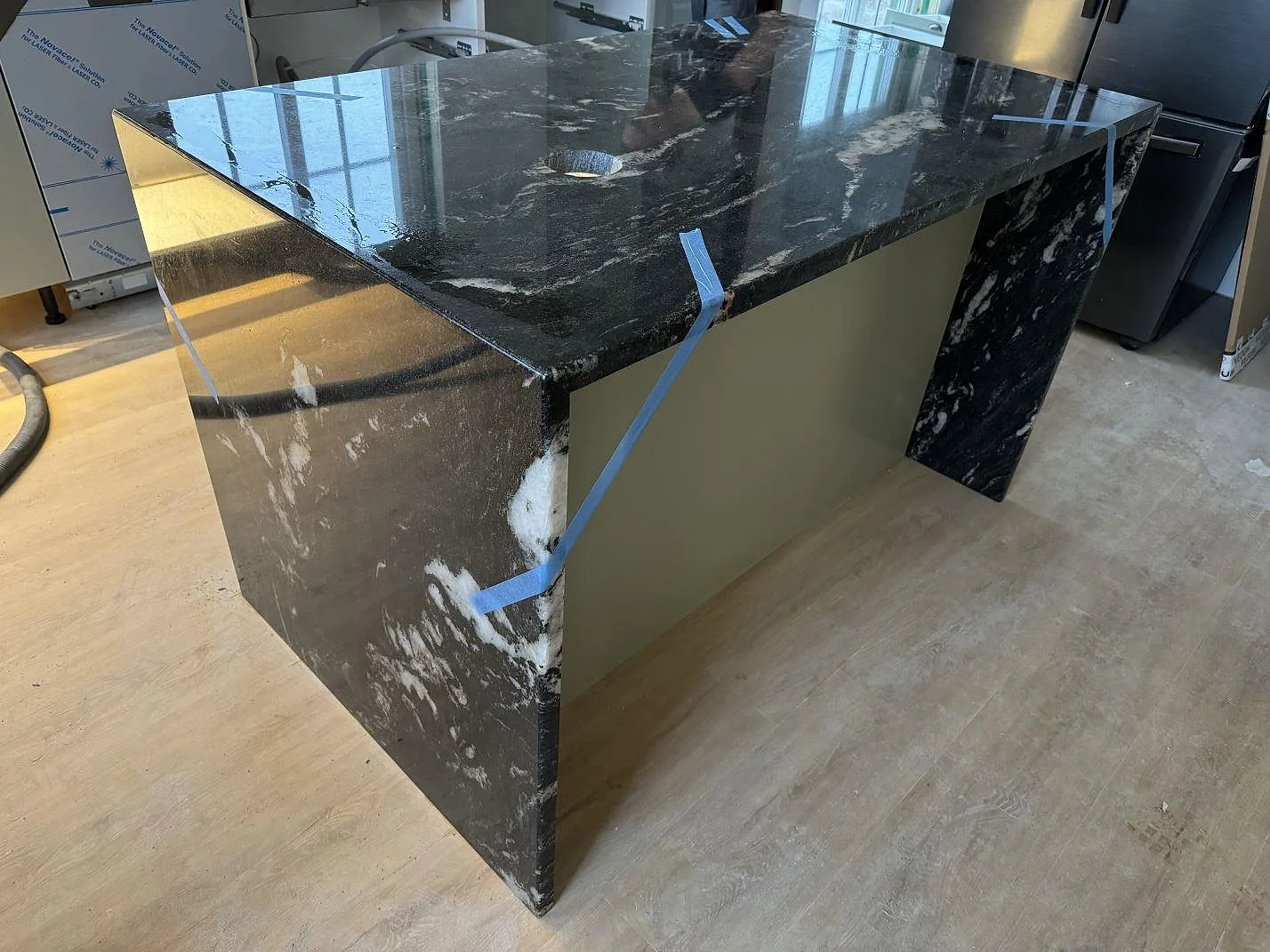 Køkkenbordplade i Cosmic Black, Älmhult – billede 2