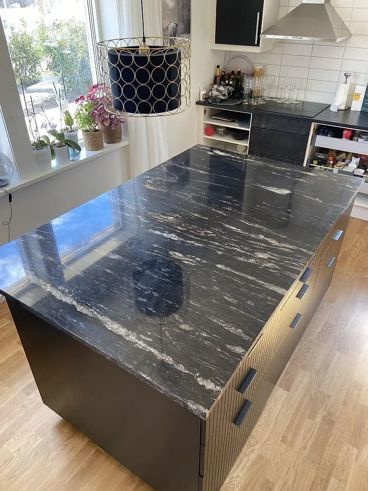 Køkkenbordplade i Cosmic Black, Båstad – billede 2