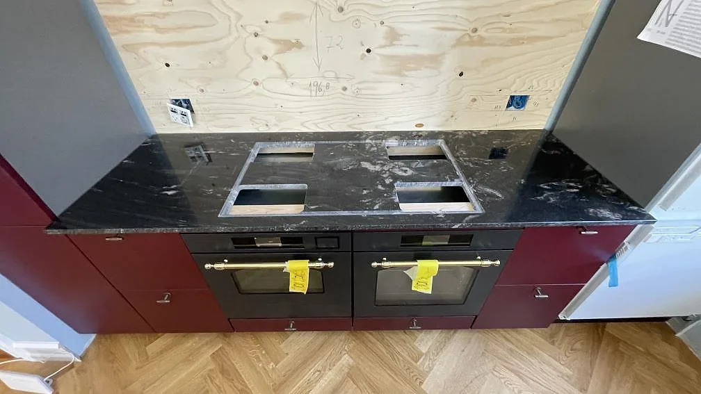 Køkkenbordplade i Cosmic Black, Hellerup – billede 3