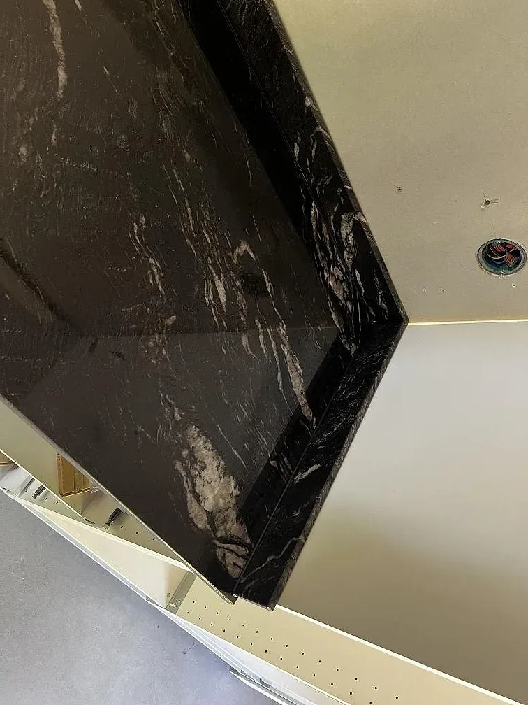 Køkkenbordplade i Cosmic Black, Höganäs – billede 6