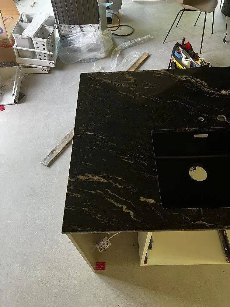 Køkkenbordplade i Cosmic Black, Höganäs – billede 3