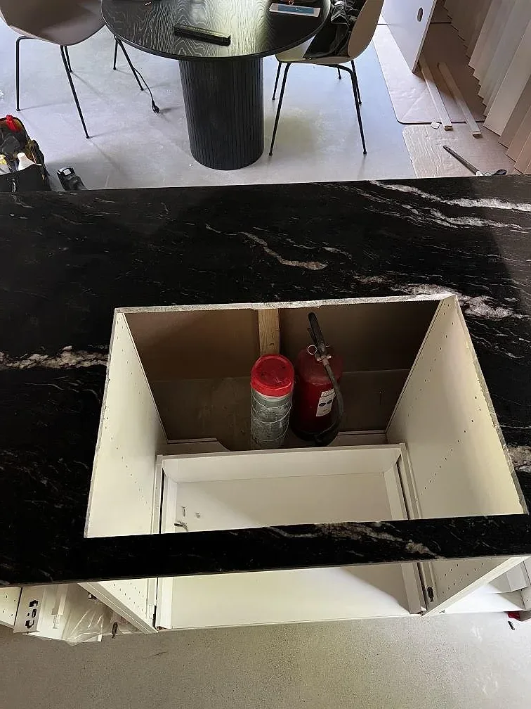Køkkenbordplade i Cosmic Black, Höganäs – billede 5