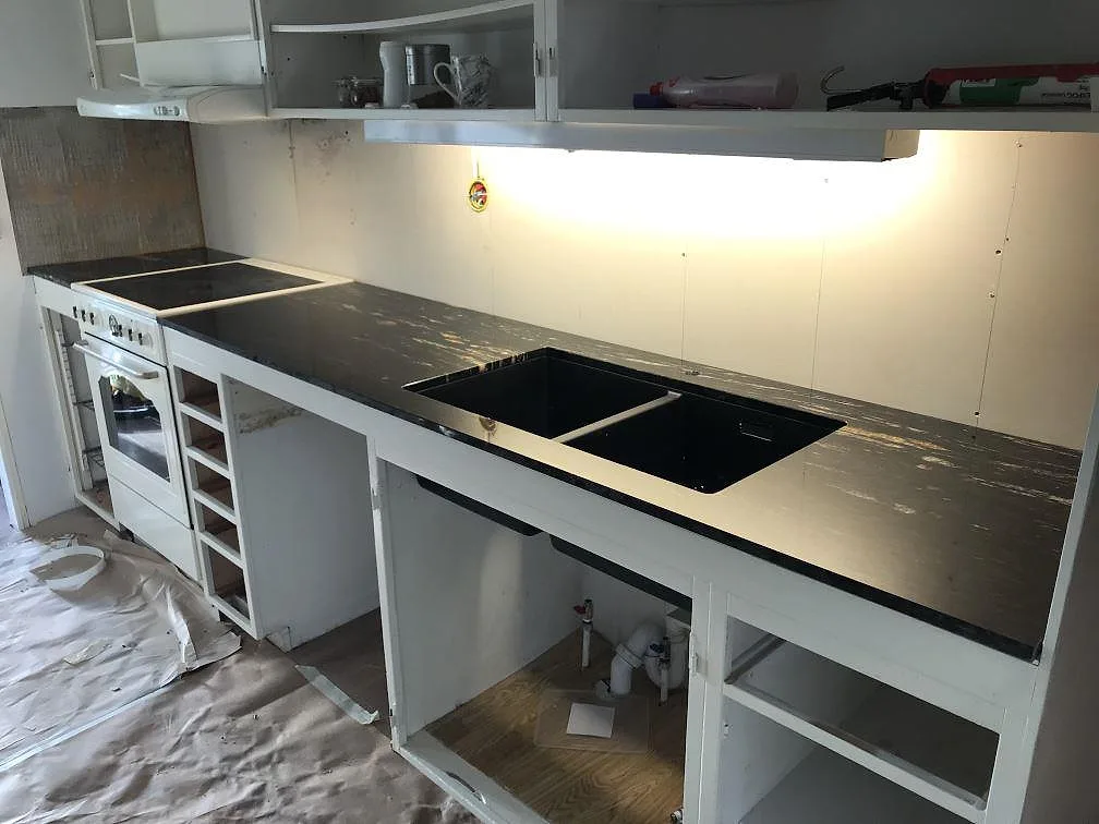 Køkkenbordplade i Cosmic Black, Hultsfred – billede 5