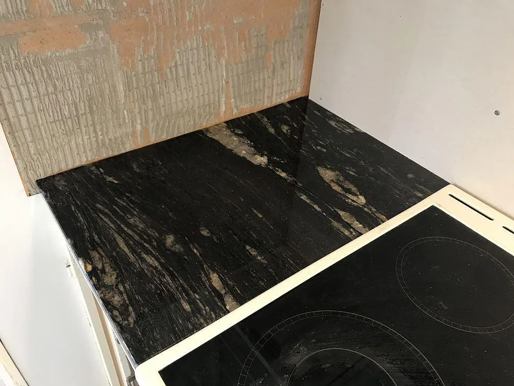 Køkkenbordplade i Cosmic Black, Hultsfred – billede 4