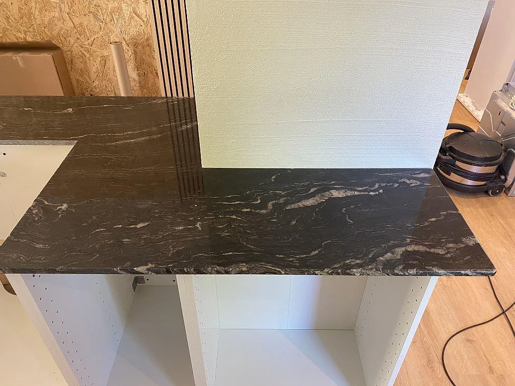 Køkkenbordplade i Cosmic Black, Kävlinge – billede 3