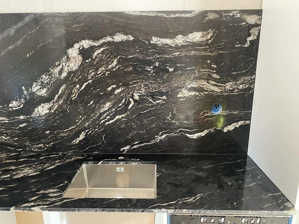 Køkkenbordplade i Cosmic Black, Kävlinge – billede 6
