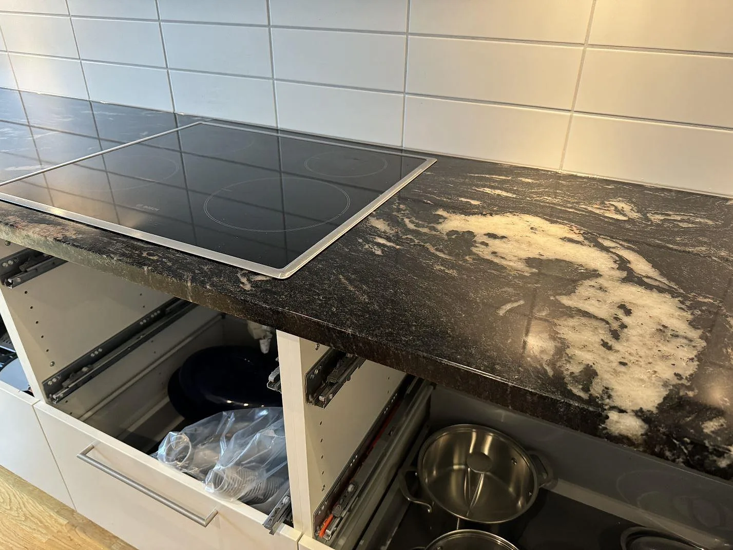 Køkkenbordplade i Cosmic Black, Malmö – billede 2