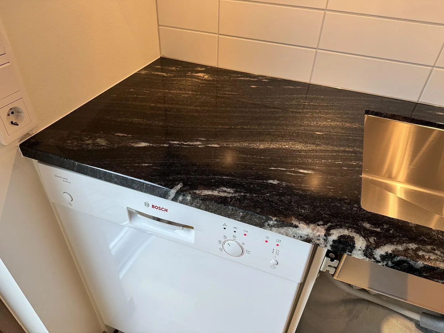 Køkkenbordplade i Cosmic Black, Malmö – billede 6
