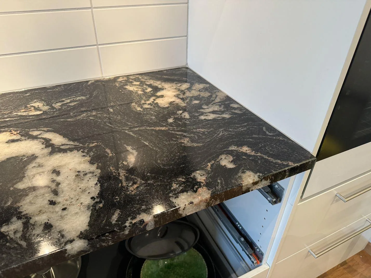 Køkkenbordplade i Cosmic Black, Malmö – billede 8