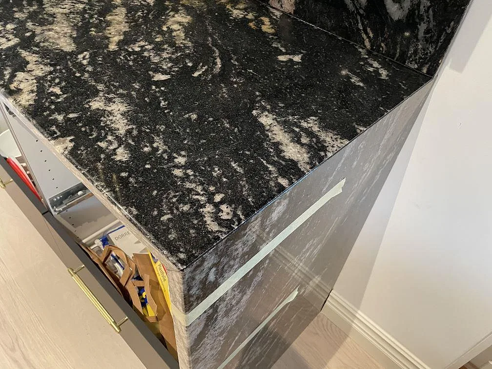 Køkkenbordplade i Cosmic Black, Sandared – billede 2