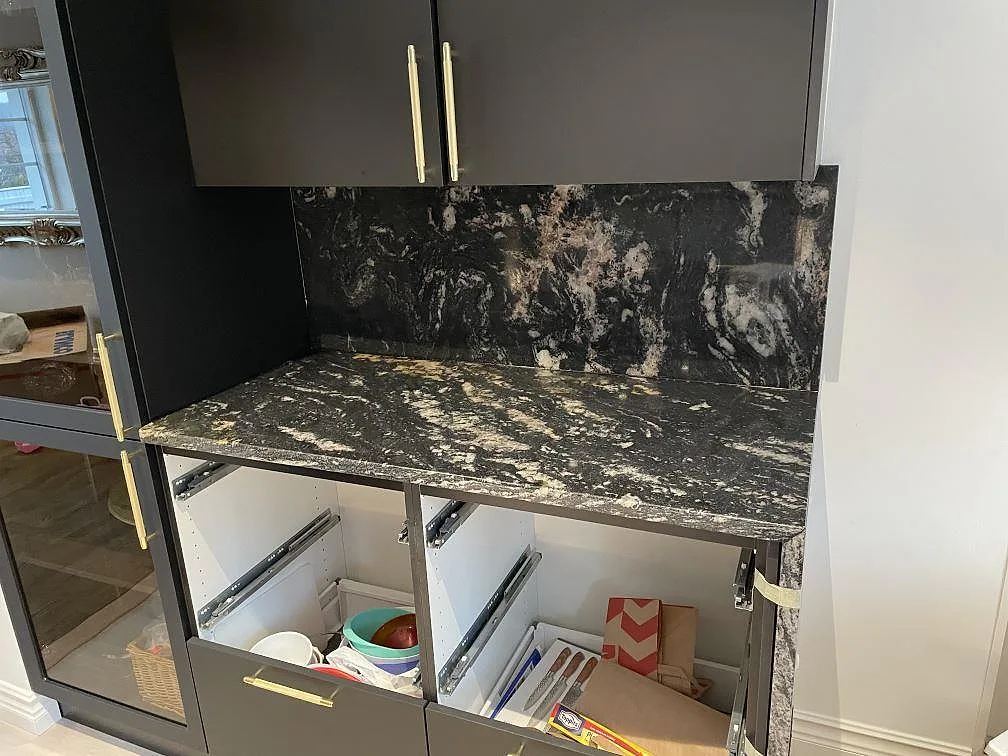 Køkkenbordplade i Cosmic Black, Sandared – billede 3