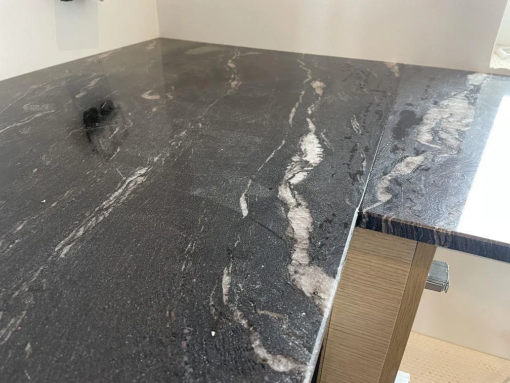 Køkkenbordplade i Cosmic Black, Tølløse – billede 7