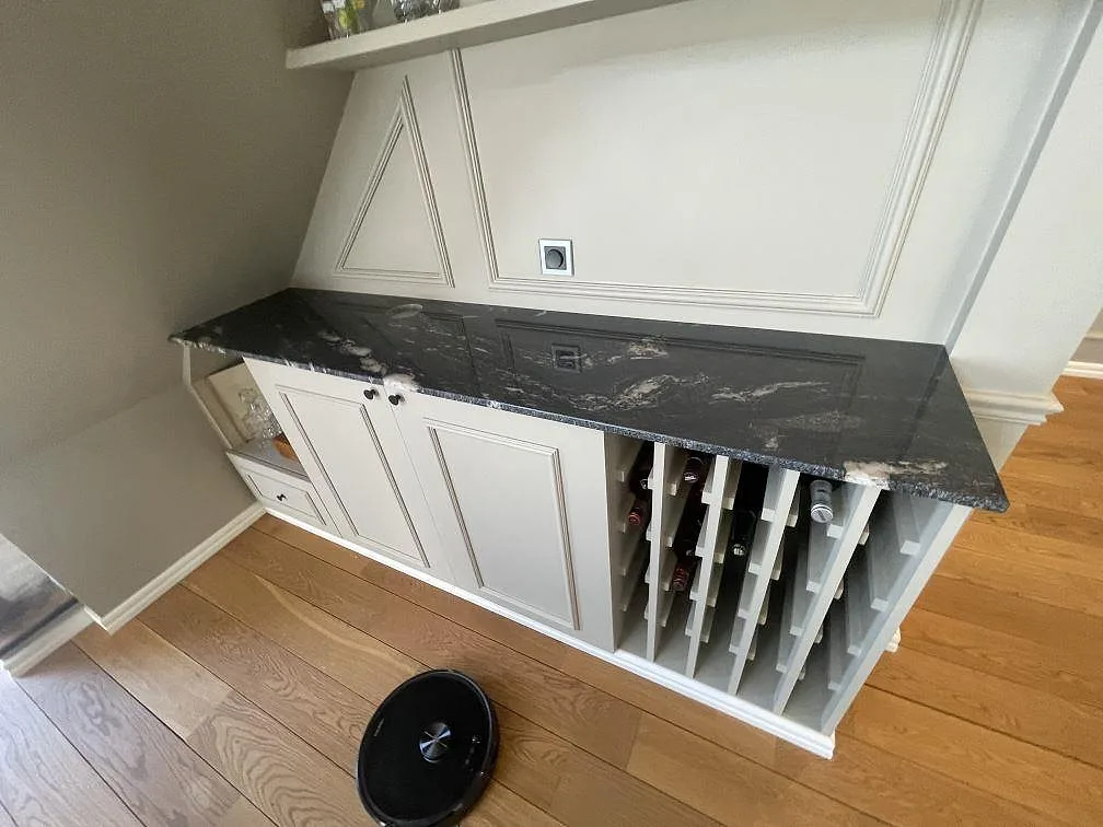 Bordplade i Cosmic Black, Upplands väsby – billede 2
