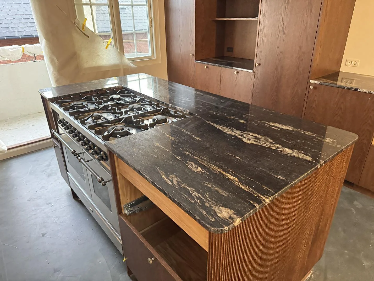 Køkkenbordplade i Cosmic Black, Valby – billede 2