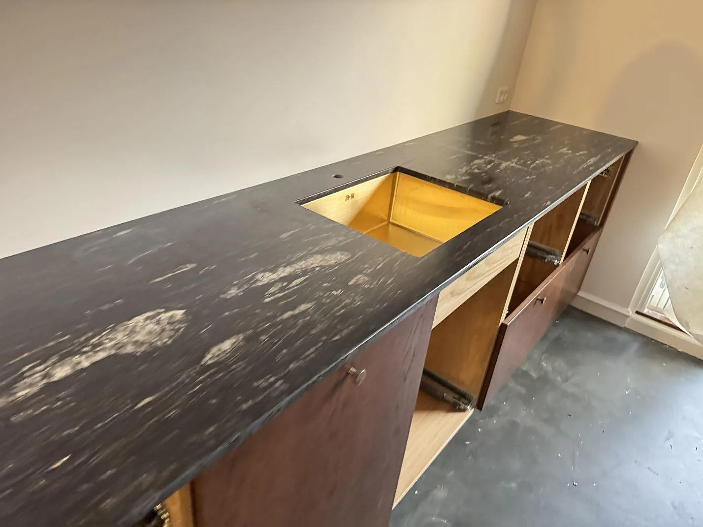 Køkkenbordplade i Cosmic Black, Valby – billede 4