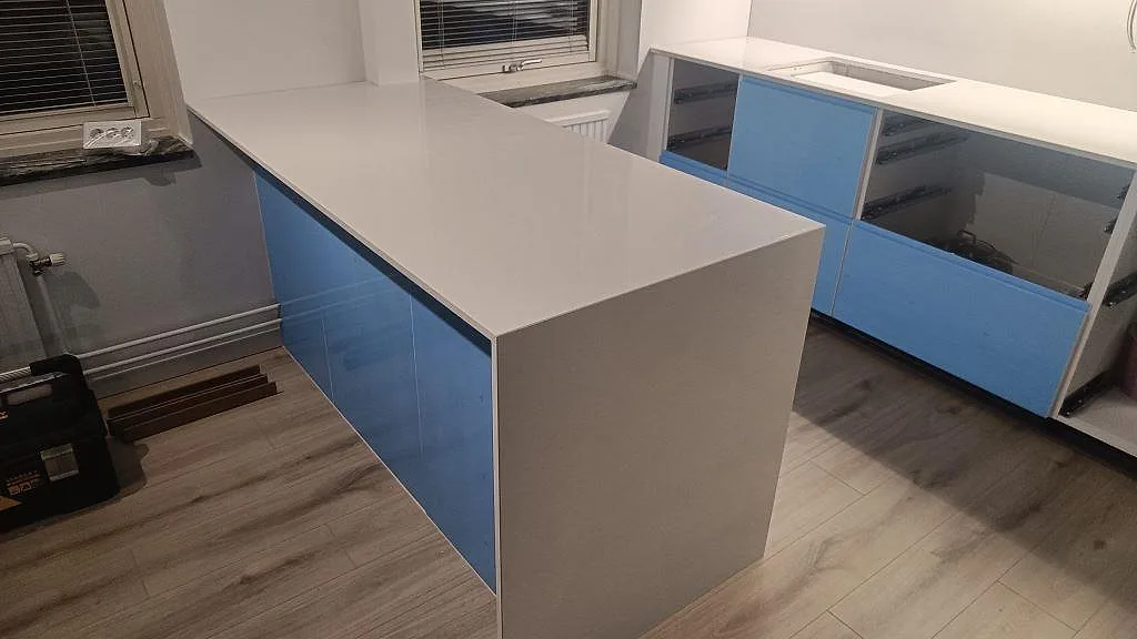 Køkkenbordplade i Crystal Diamond, Malmö – billede 2