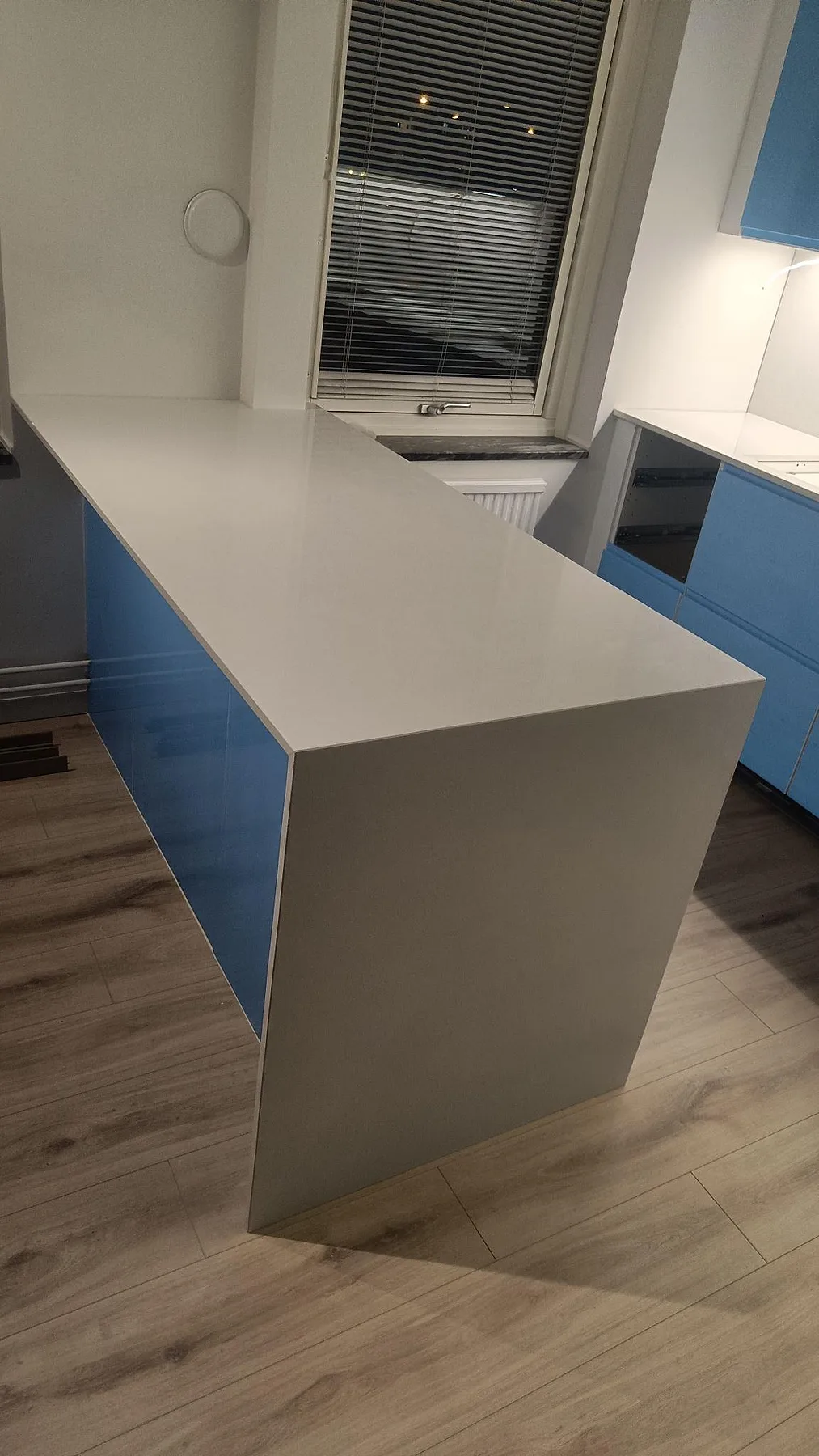 Køkkenbordplade i Crystal Diamond, Malmö – billede 7