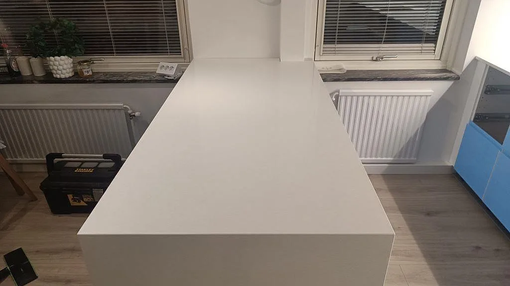 Køkkenbordplade i Crystal Diamond, Malmö – billede 6