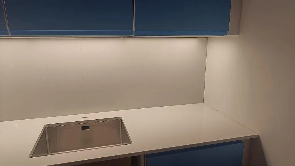 Køkkenbordplade i Crystal Diamond, Malmö – billede 3