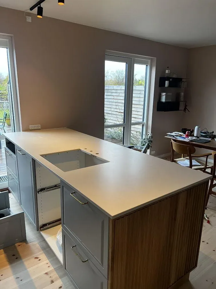Køkkenbordplade i Dekton Aeris, Kgs. Lyngby