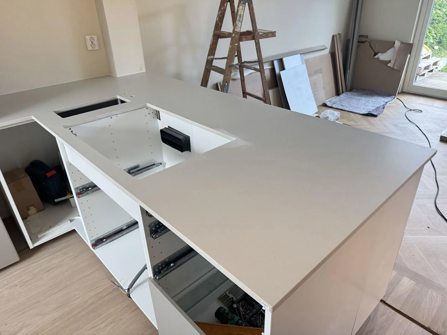 Køkkenbordplade i Dekton Aeris, Ystad – billede 2