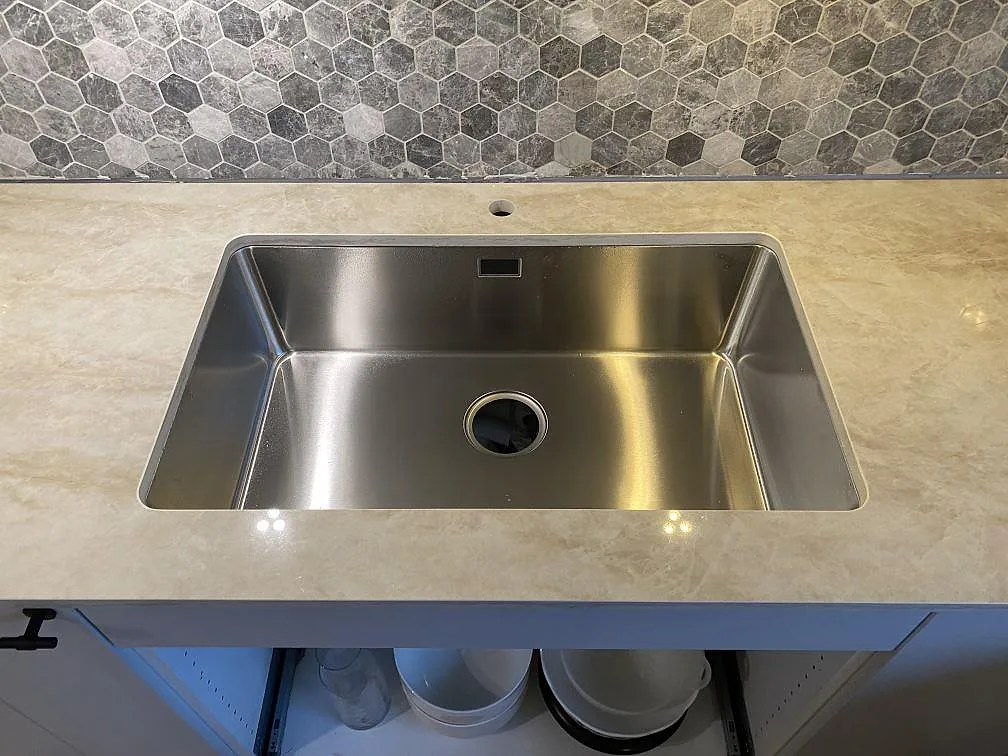 Køkkenbordplade i Dekton Arga, Älvsjö – billede 3