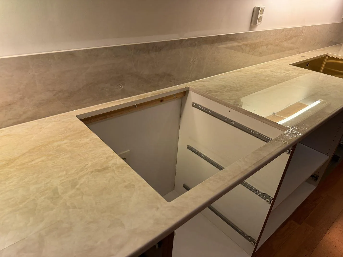 Køkkenbordplade i Dekton Arga, Ängelholm – billede 2
