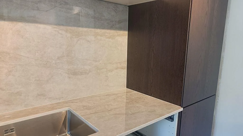 Køkkenbordplade i Dekton Arga, Alvesta – billede 2