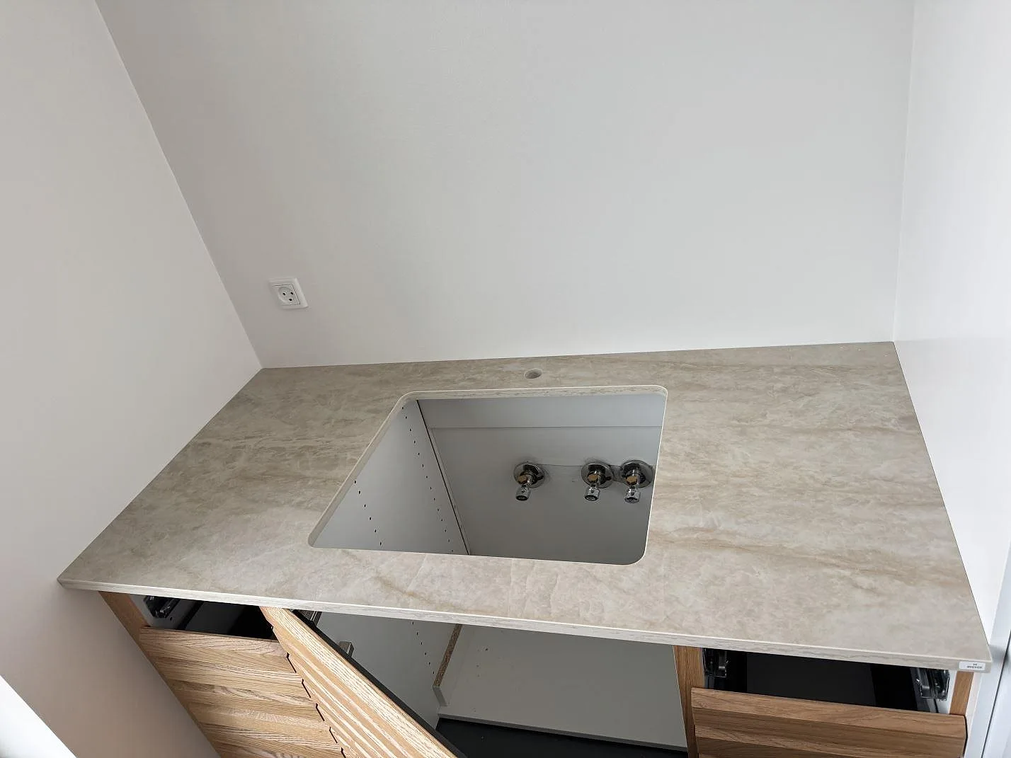 Køkkenbordplade i Dekton Arga, Brøndby – billede 3