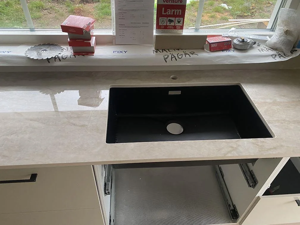 Køkkenbordplade i Dekton Arga, Fjärås – billede 2
