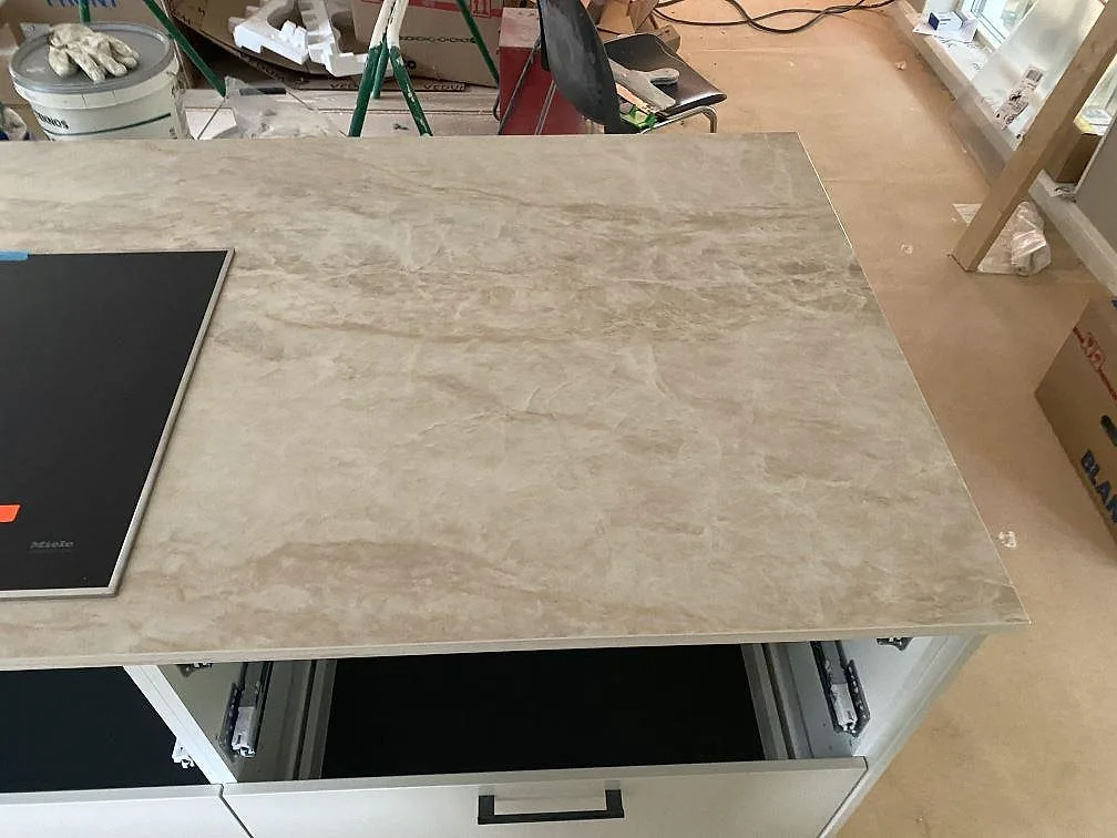 Køkkenbordplade i Dekton Arga, Fjärås – billede 6