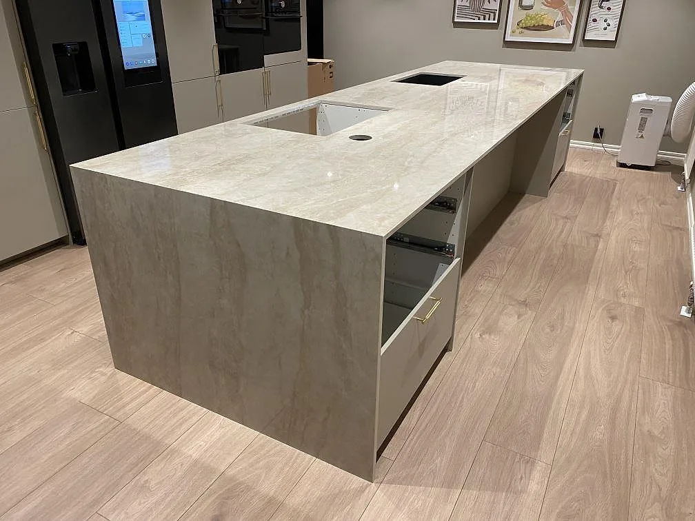 Køkkenbordplade i Dekton Arga, Fjärås – billede 2