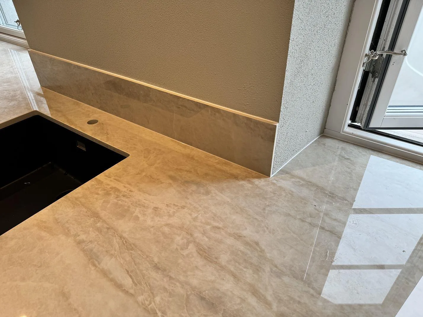 Køkkenbordplade i Dekton Arga, Gärsnäs – billede 5