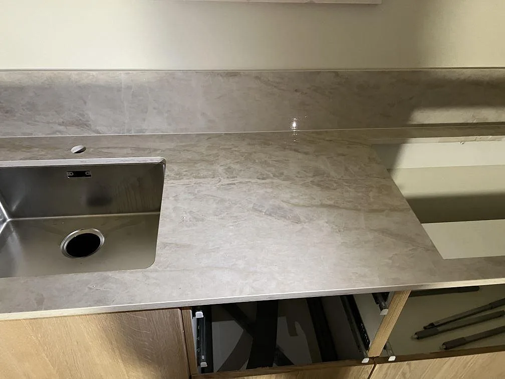 Gennemført projekt: Køkkenbordplade i Dekton Arga, Gemla.