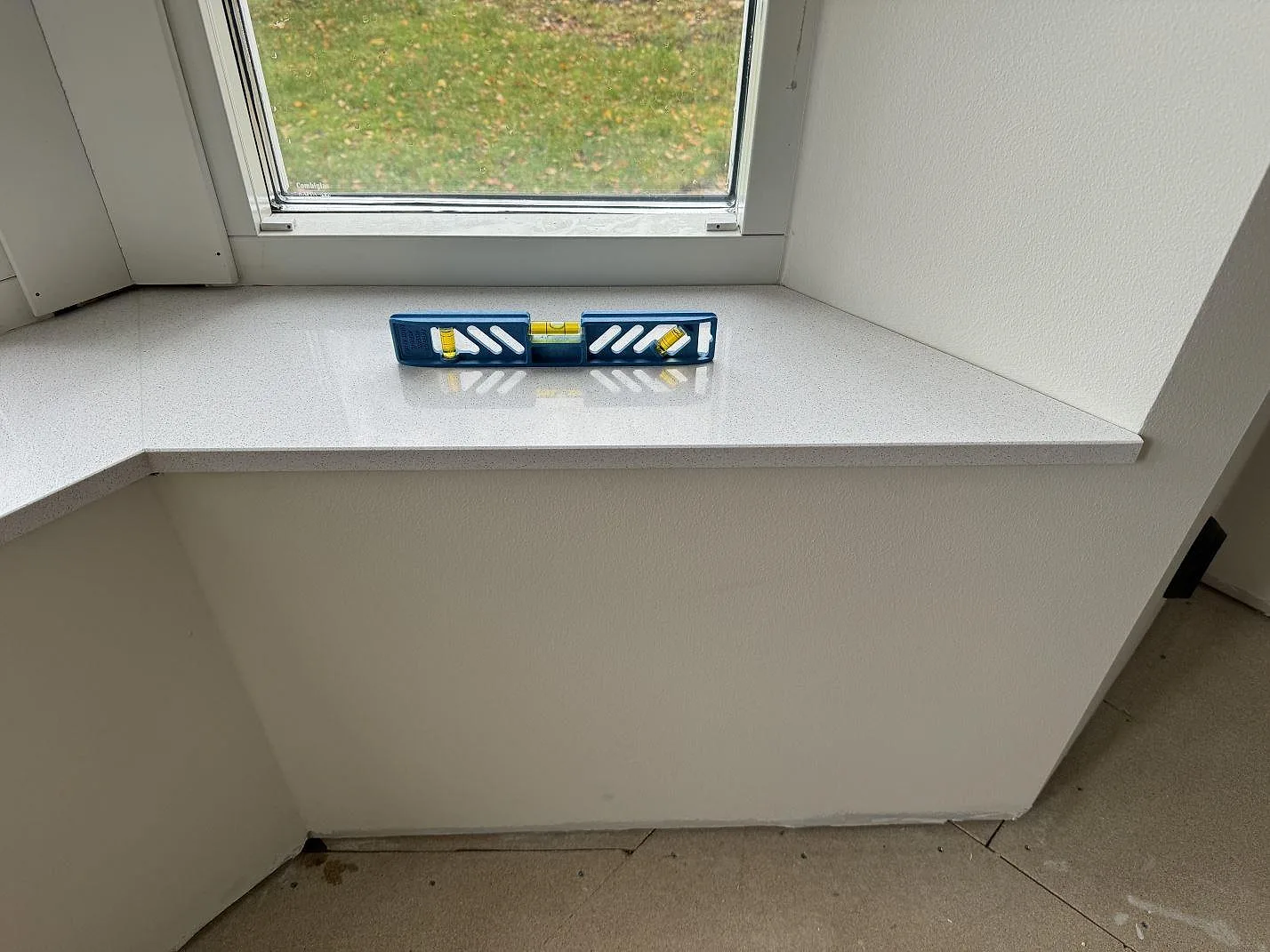 Vindueskarme i Dekton Arga, Höllviken – billede 4