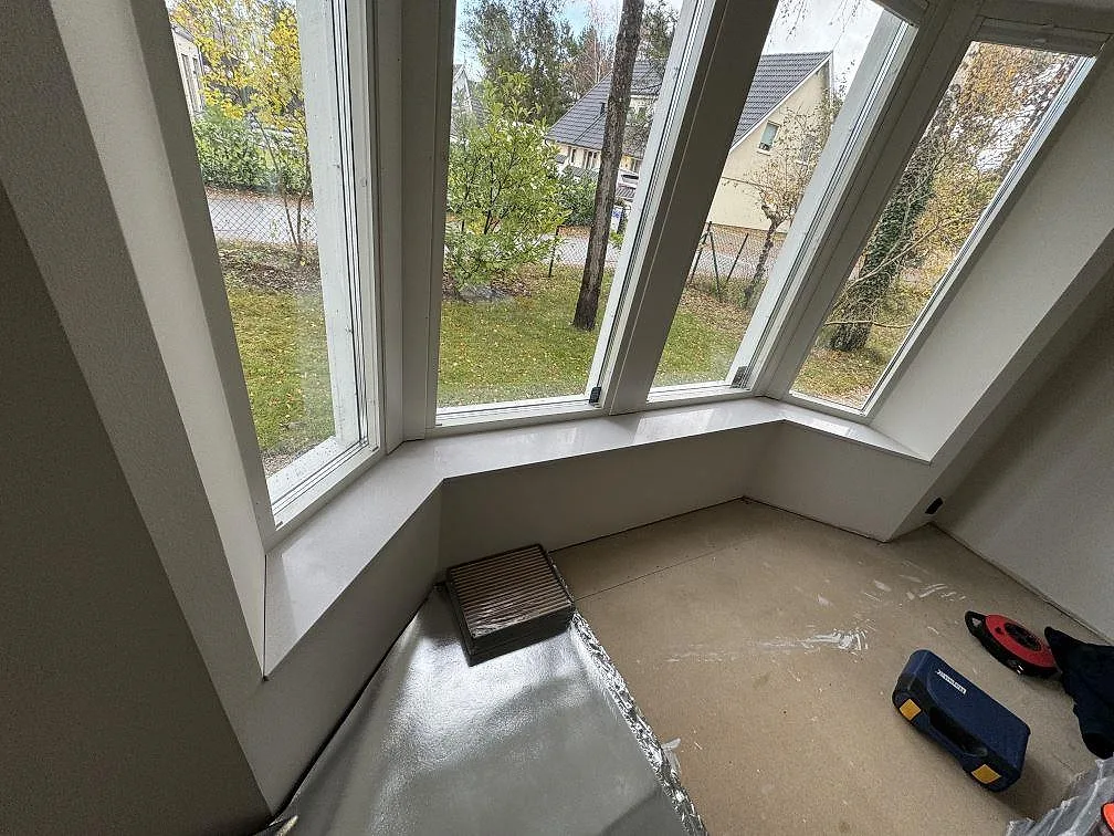 Vindueskarme i Dekton Arga, Höllviken – billede 2