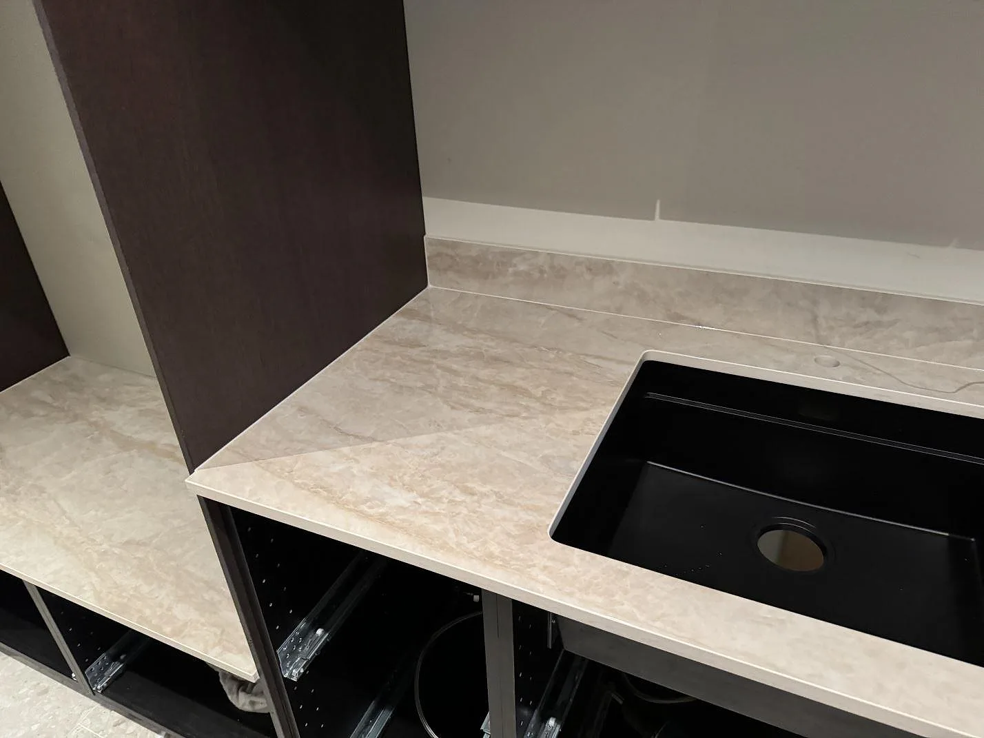 Køkkenbordplade i Dekton Arga, Höllviken – billede 2