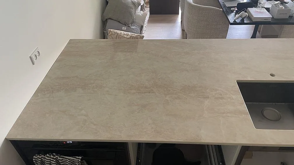 Køkkenbordplade i Dekton Arga, Holte – billede 2