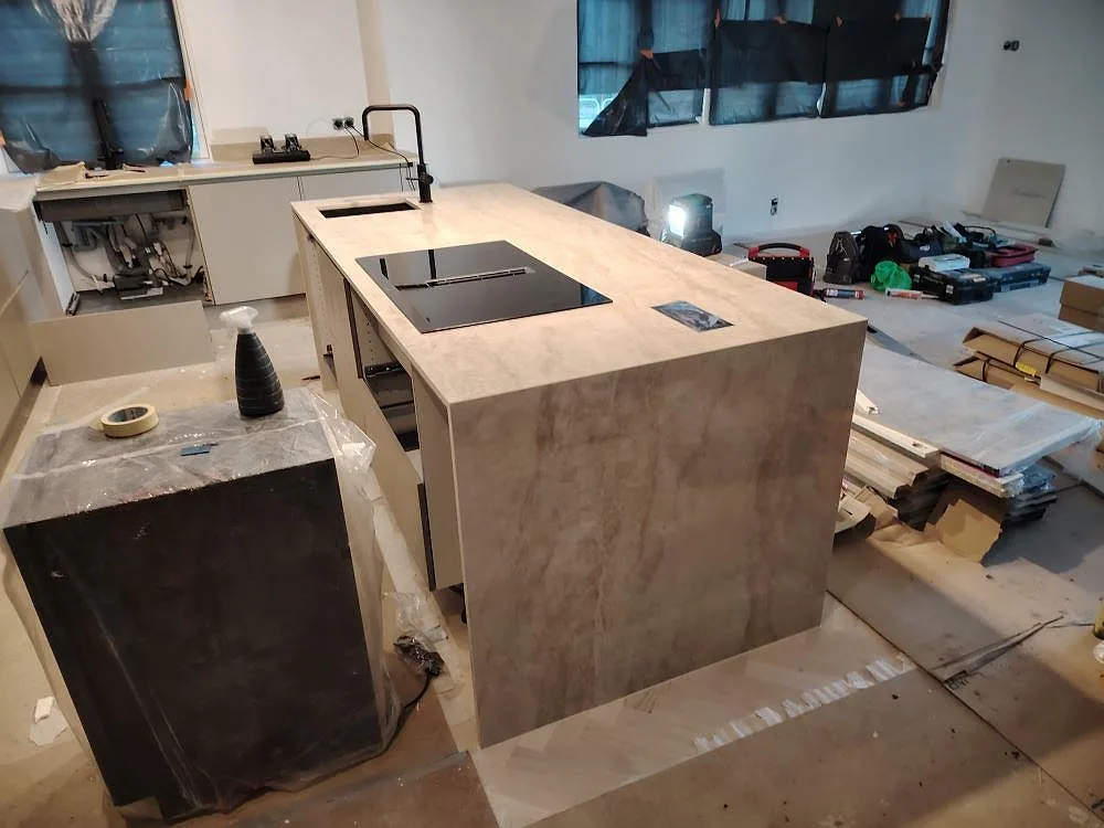 Gennemført projekt: Køkkenbordplade i Dekton Arga, Huddinge.