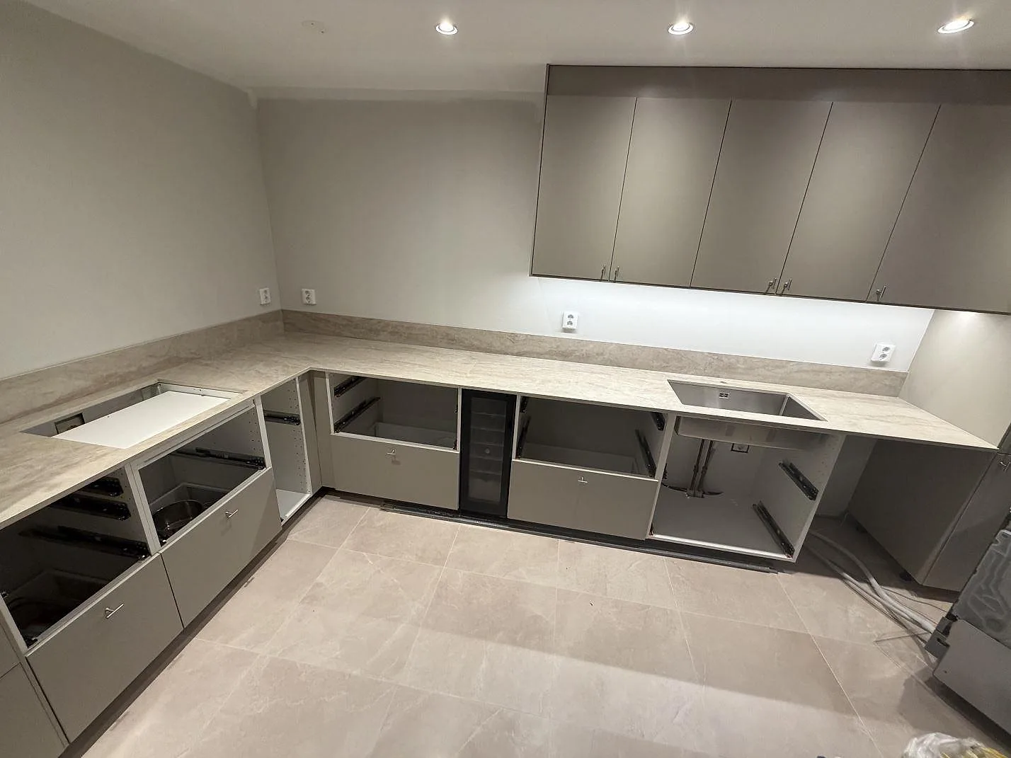 Køkkenbordplade i Dekton Arga, Karlstad – billede 4