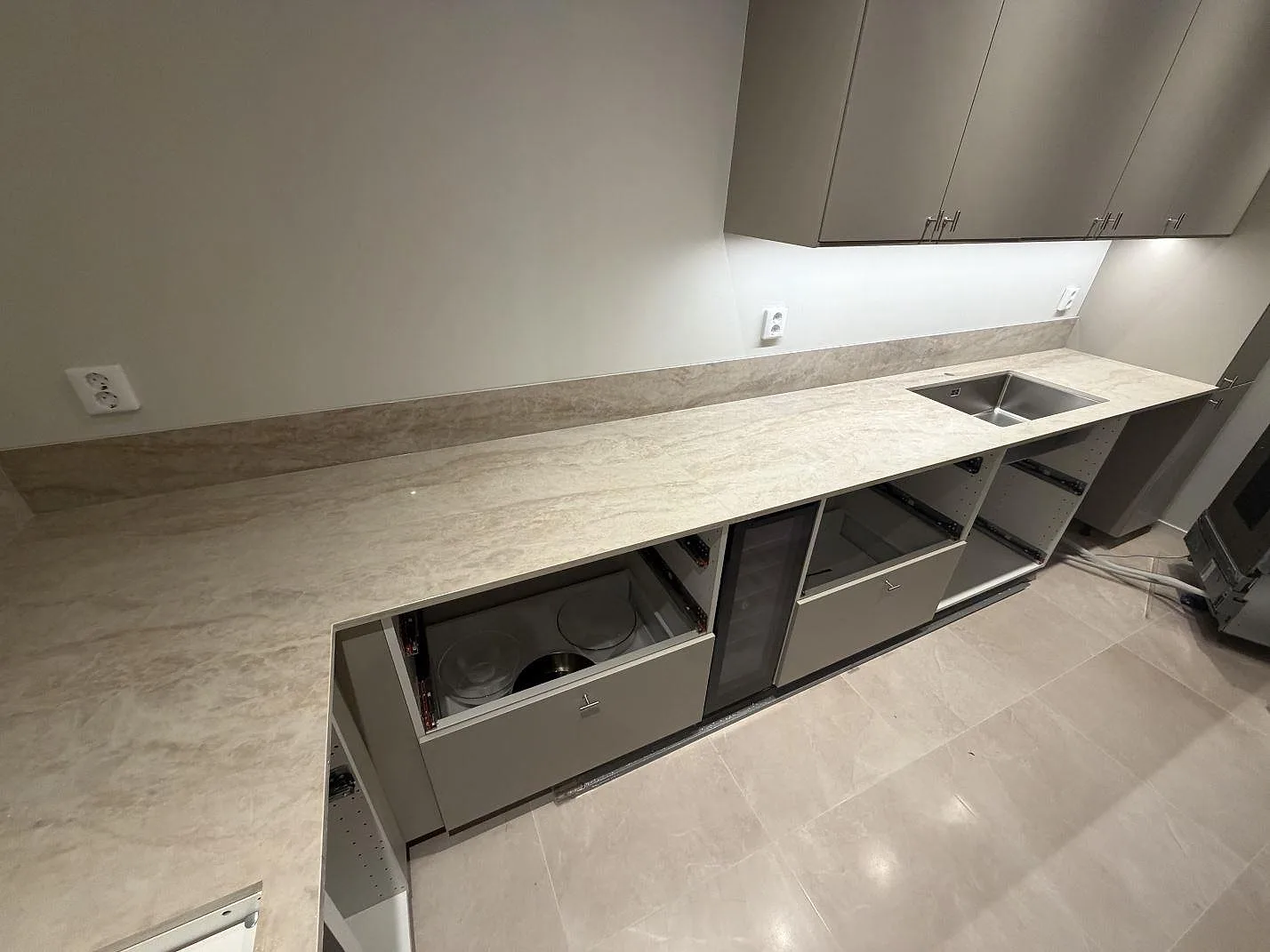 Køkkenbordplade i Dekton Arga, Karlstad – billede 3