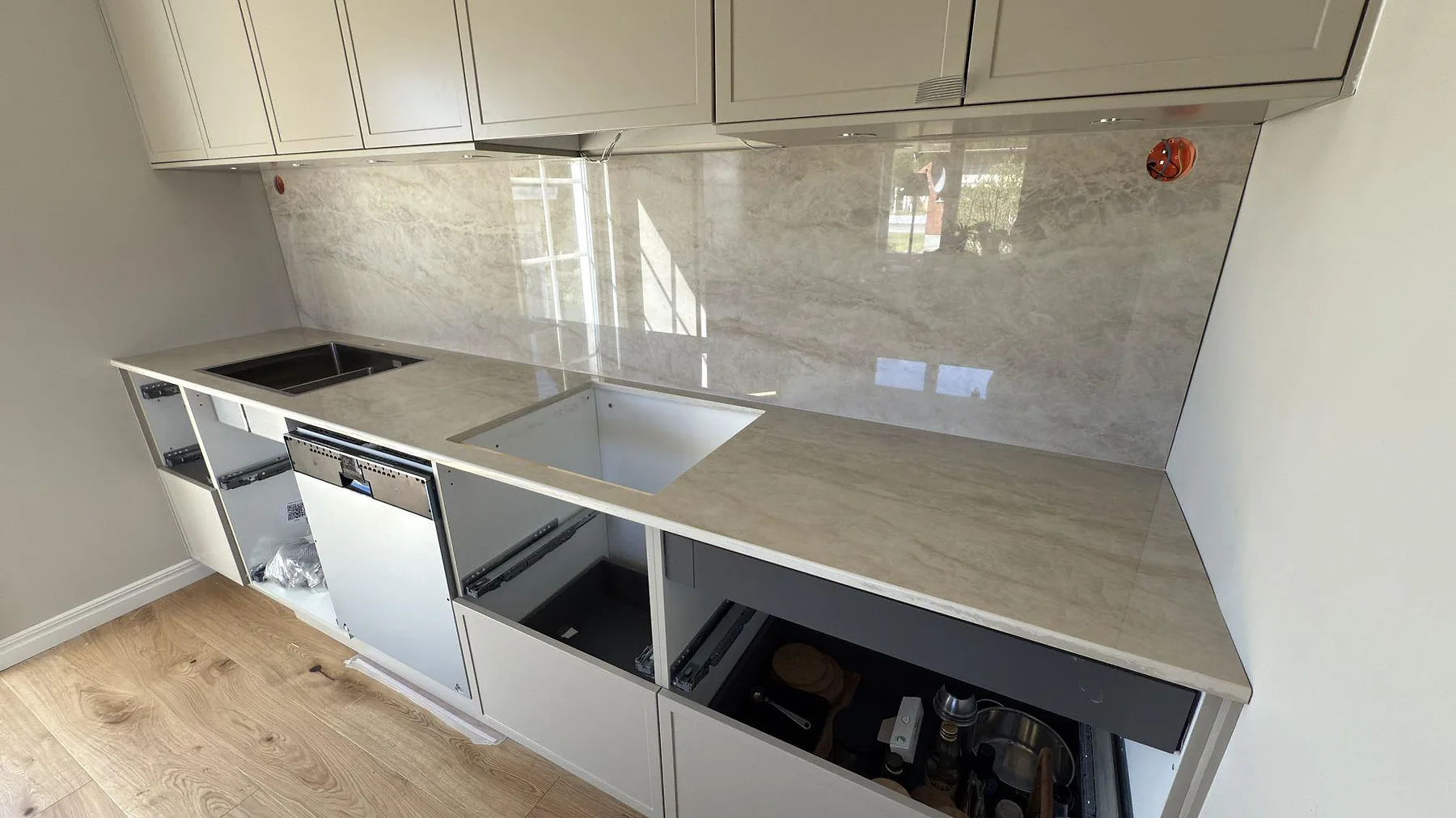 Køkkenbordplade i Dekton Arga, Karlstad – billede 2