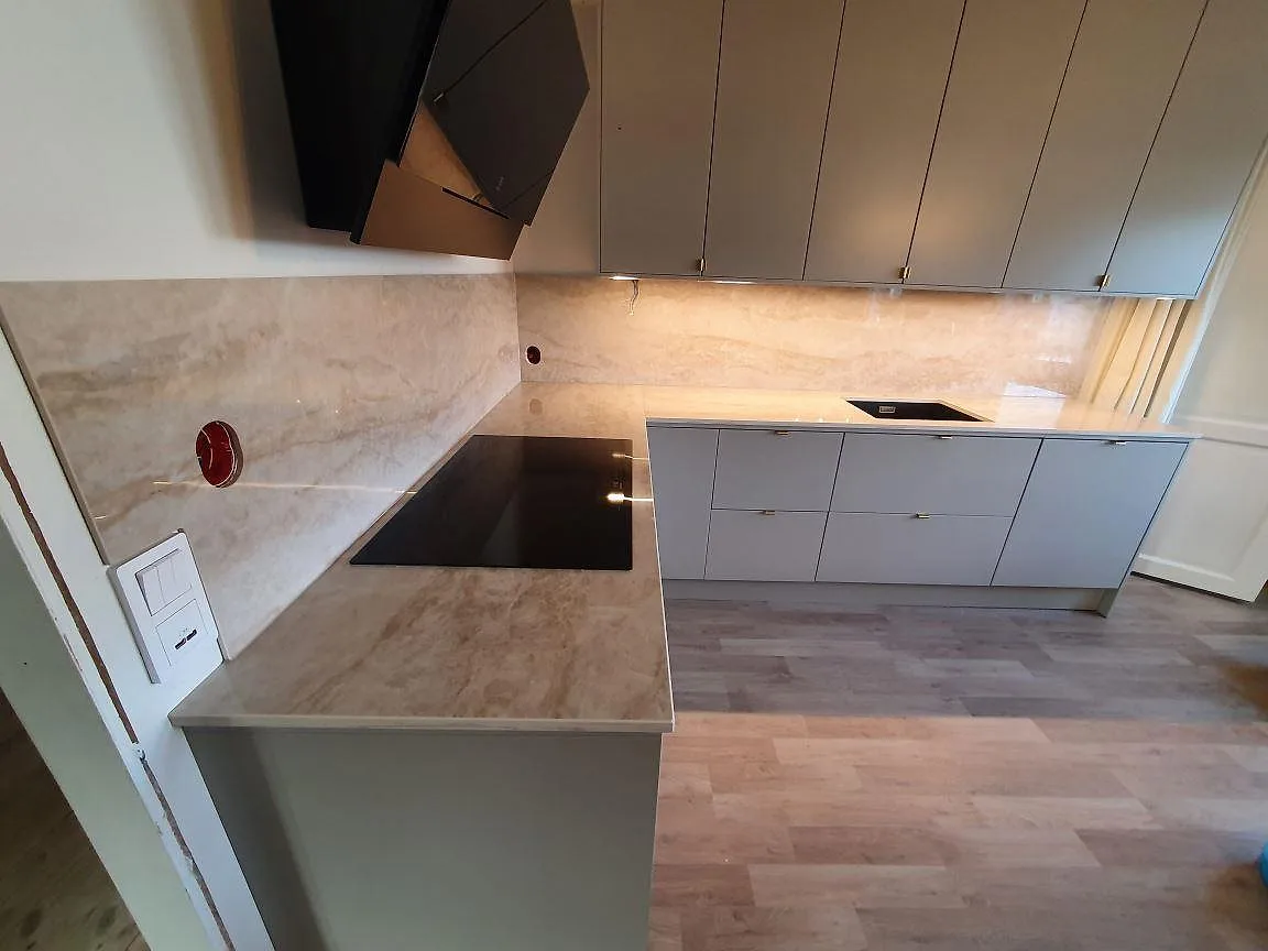 Køkkenbordplade i Dekton Arga, Knutby – billede 3