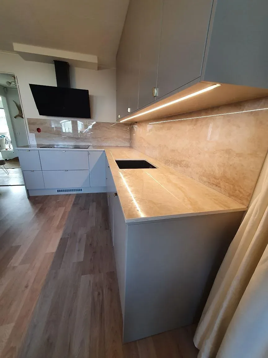 Køkkenbordplade i Dekton Arga, Knutby – billede 4