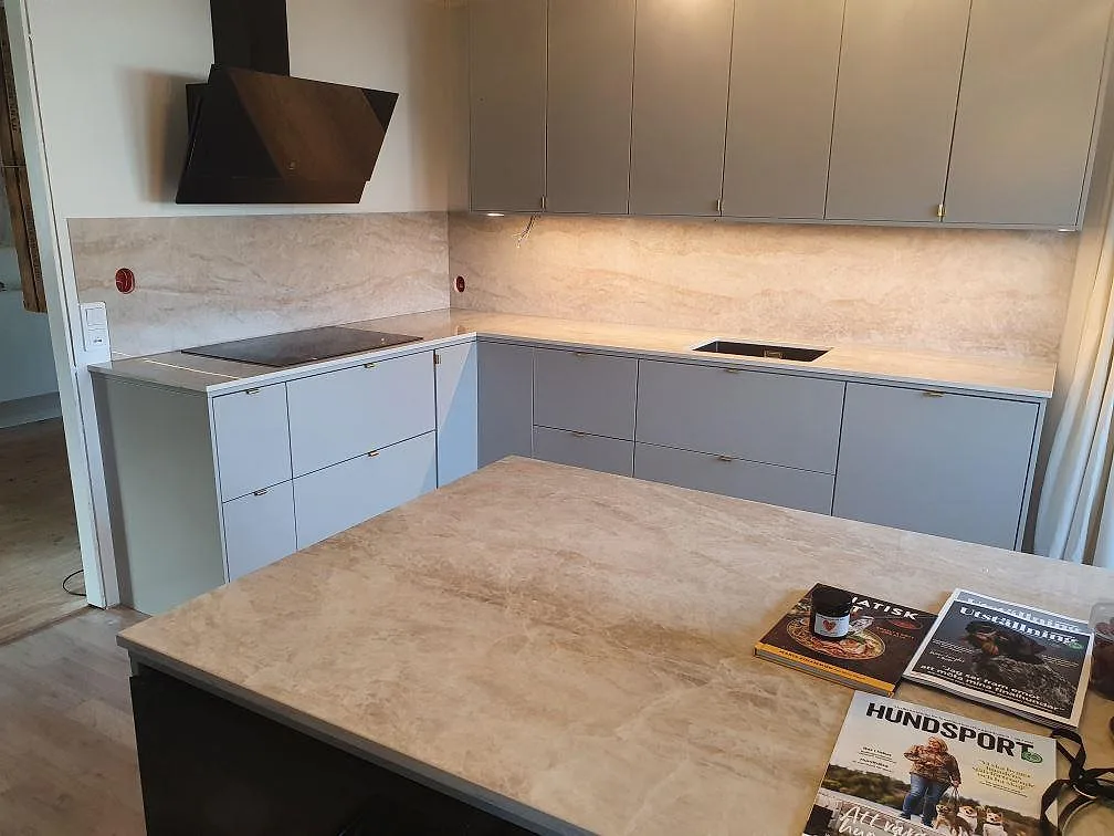 Køkkenbordplade i Dekton Arga, Knutby – billede 2