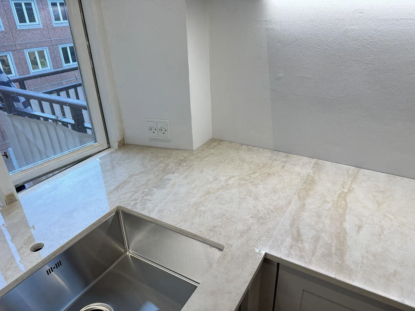 Køkkenbordplade i Dekton Arga, København N – billede 2