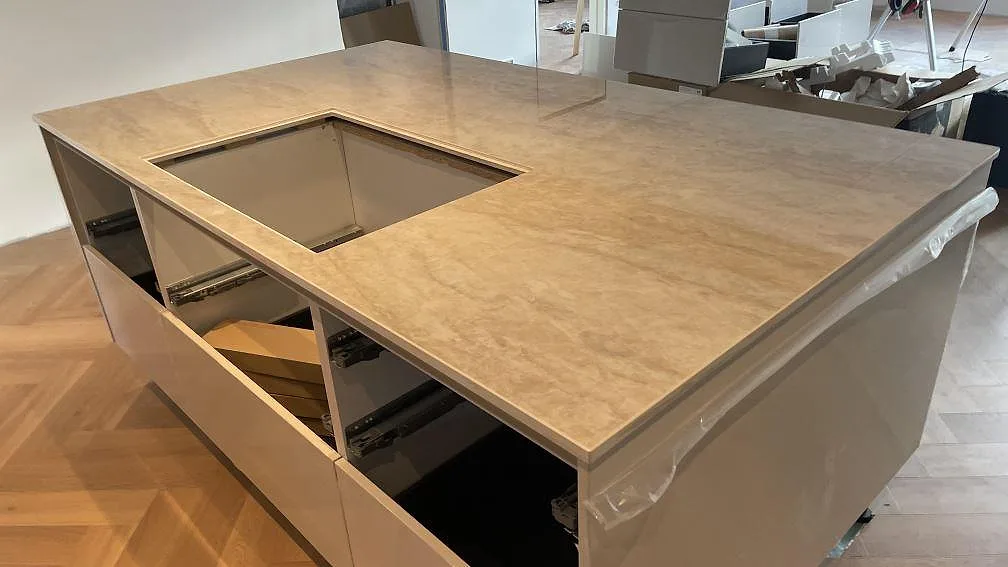 Køkkenbordplade i Dekton Arga, Køge – billede 4