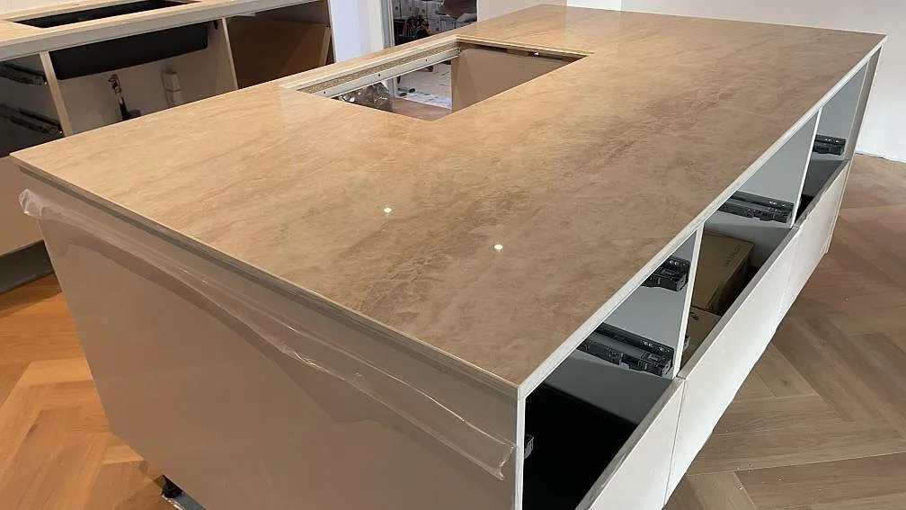 Køkkenbordplade i Dekton Arga, Køge – billede 3
