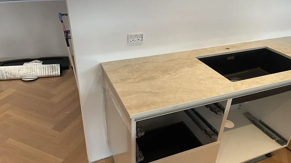 Køkkenbordplade i Dekton Arga, Køge – billede 6