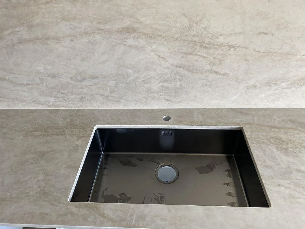 Køkkenbordplade i Dekton Arga, Kristianstad – billede 4